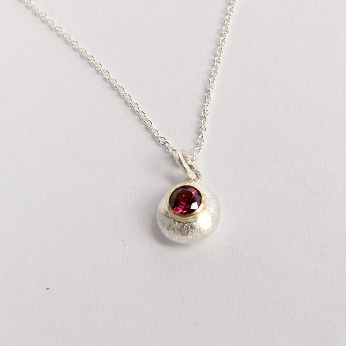RMO81: Rhodolite garnet pebble pendant