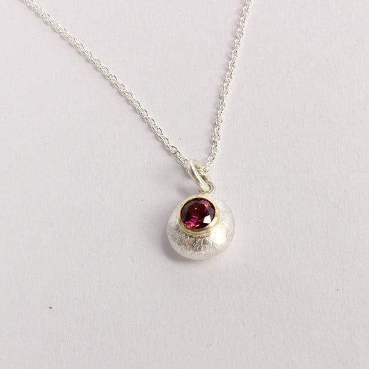 RMO81: Rhodolite garnet pebble pendant