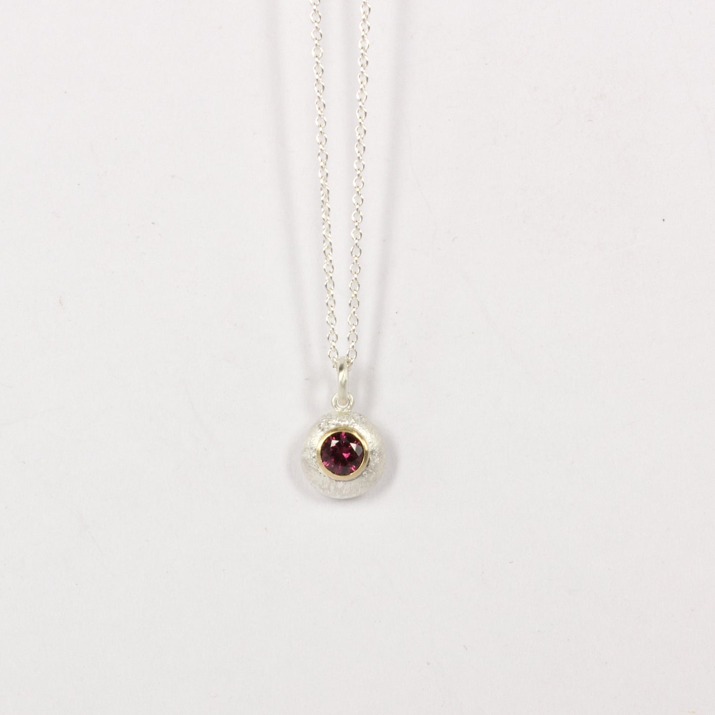 RMO81: Rhodolite garnet pebble pendant