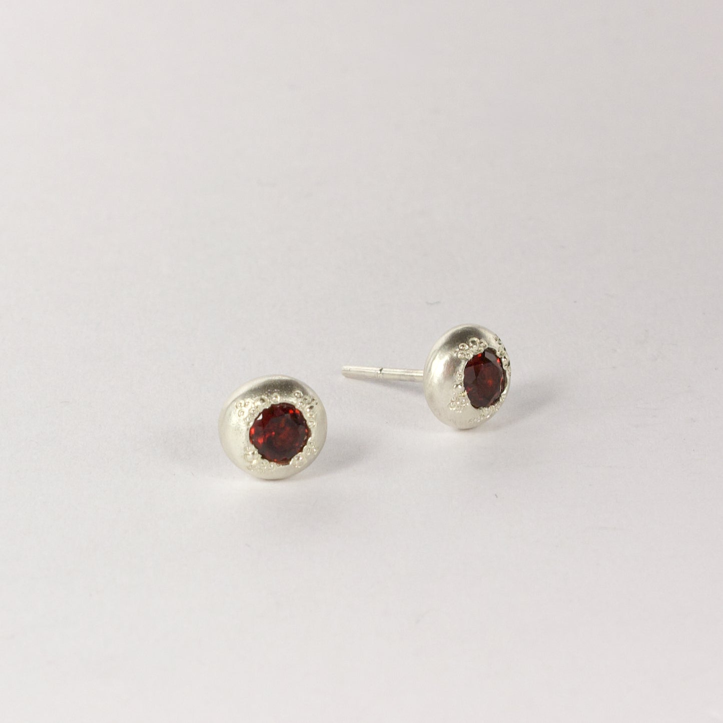 RMO82: Red garnet pebble stud earrings