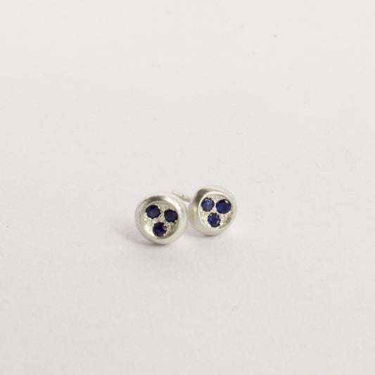 RMO85: Blue sapphire rock pool stud earrings