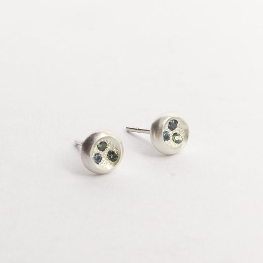 RMO86: Green sapphire rock pool stud earrings