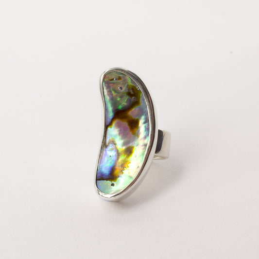 RW273: Long curved pāua shell ring