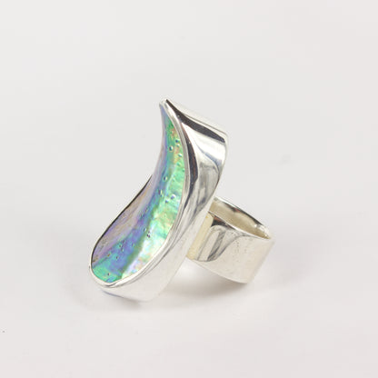 RW307: Pāua shell ring