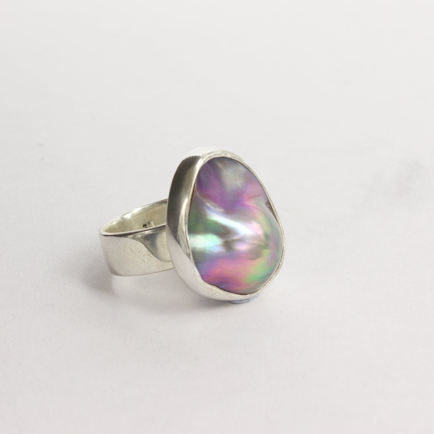 RW327: Mabe pearl ring