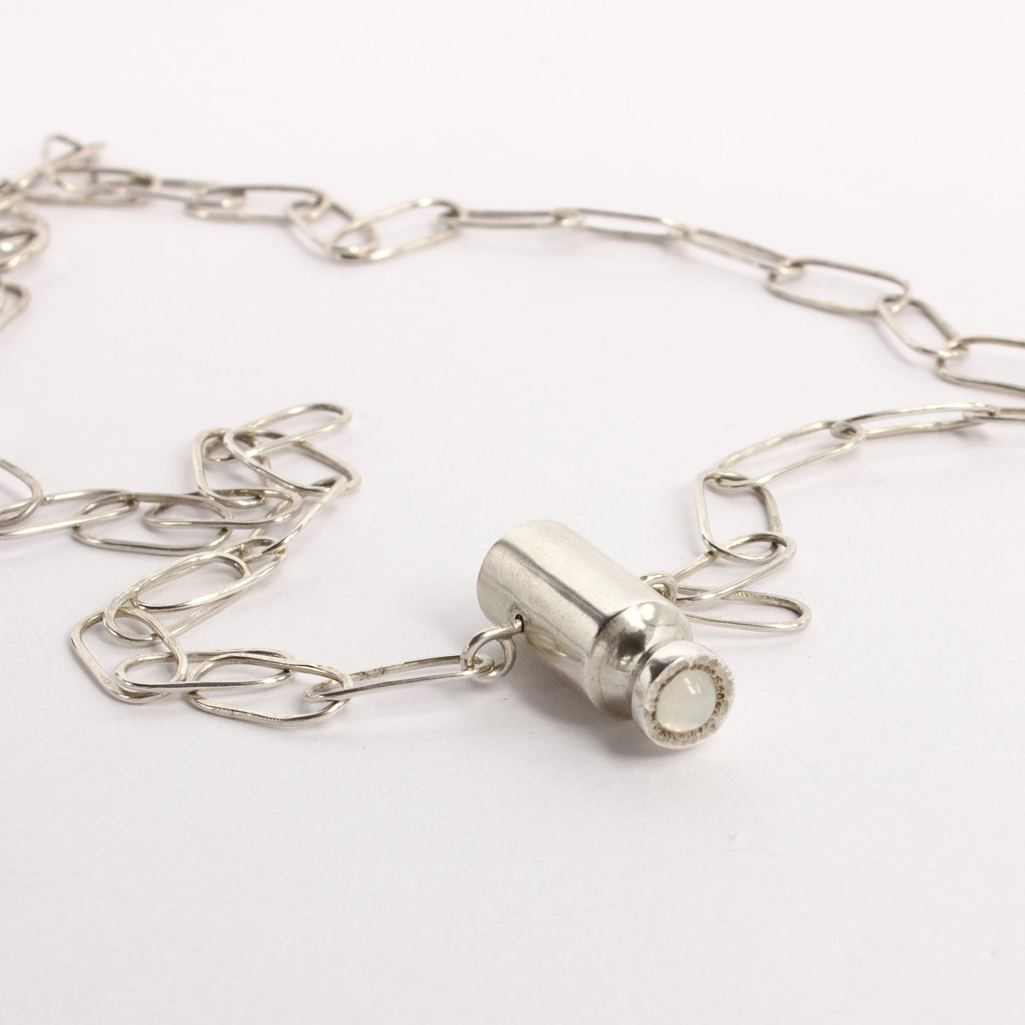 VM116: Moonstone pendant
