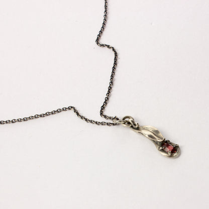 VM126: Leaf drop pendant