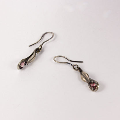VM127: Leaf drop earrings