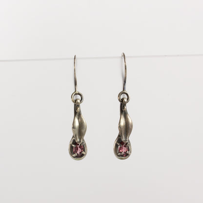 VM127: Leaf drop earrings