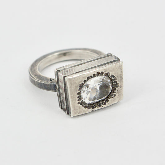 VM94: White topaz ring