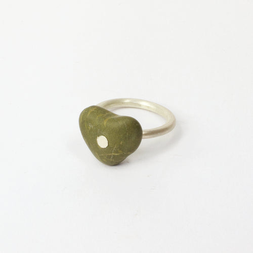 ACT434: Single riveted stone ring, green