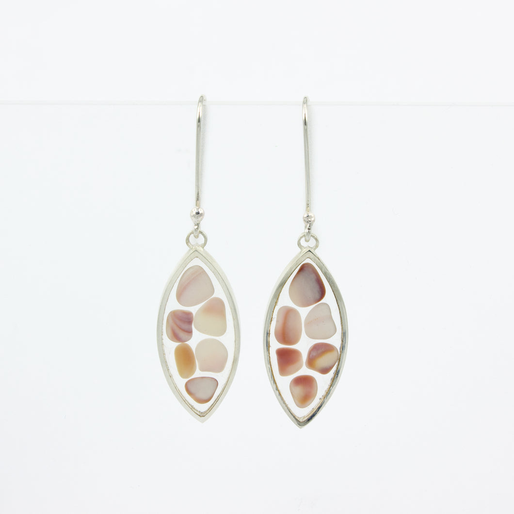 ACT446: Mandorla earrings, with pink shells