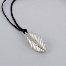 DH: Leaf pendant