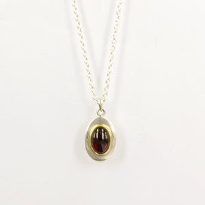 DM937B: Large garnet pendant