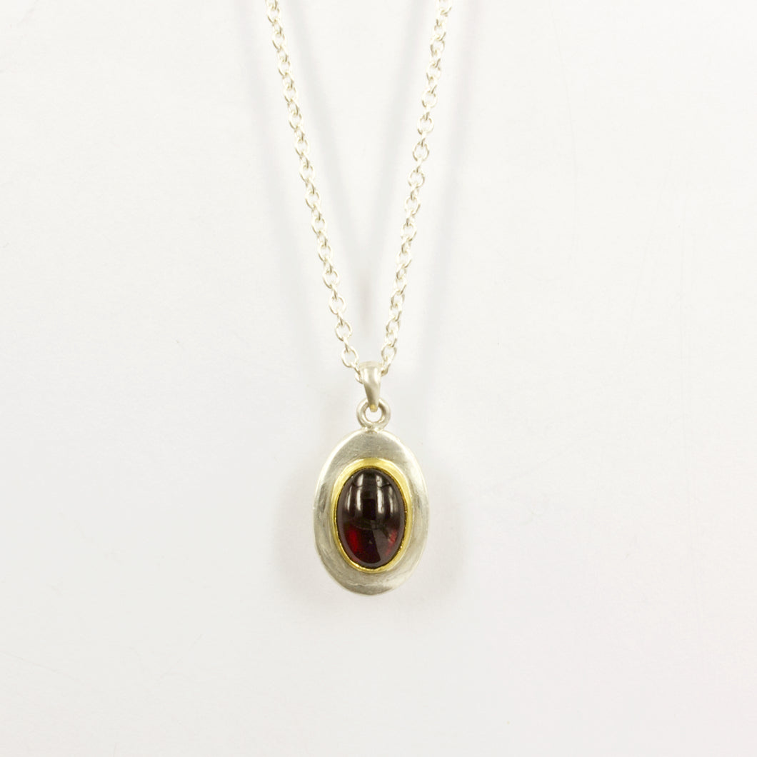 DM937B: Large garnet pendant