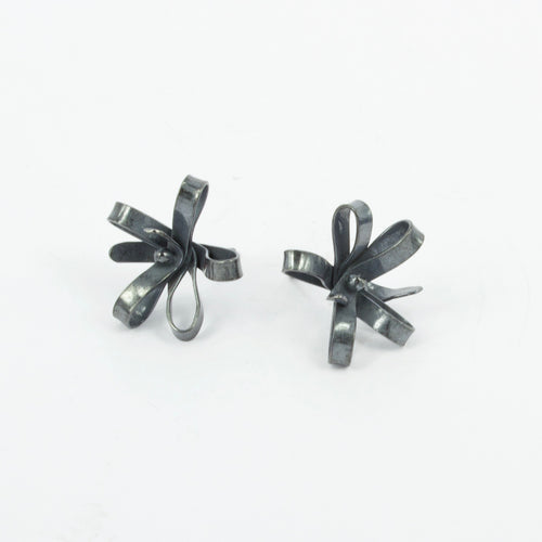 FS176: Ribbon studs