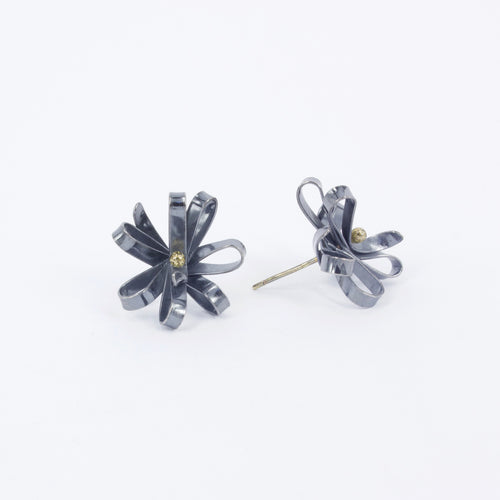 FS190: Ribbon studs with gold posts