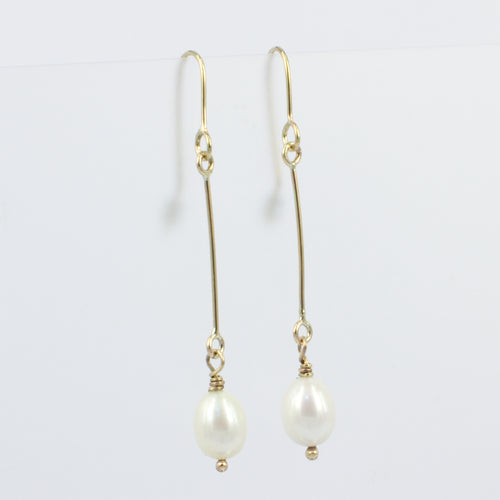 FS237: Gold pearl drop earrings