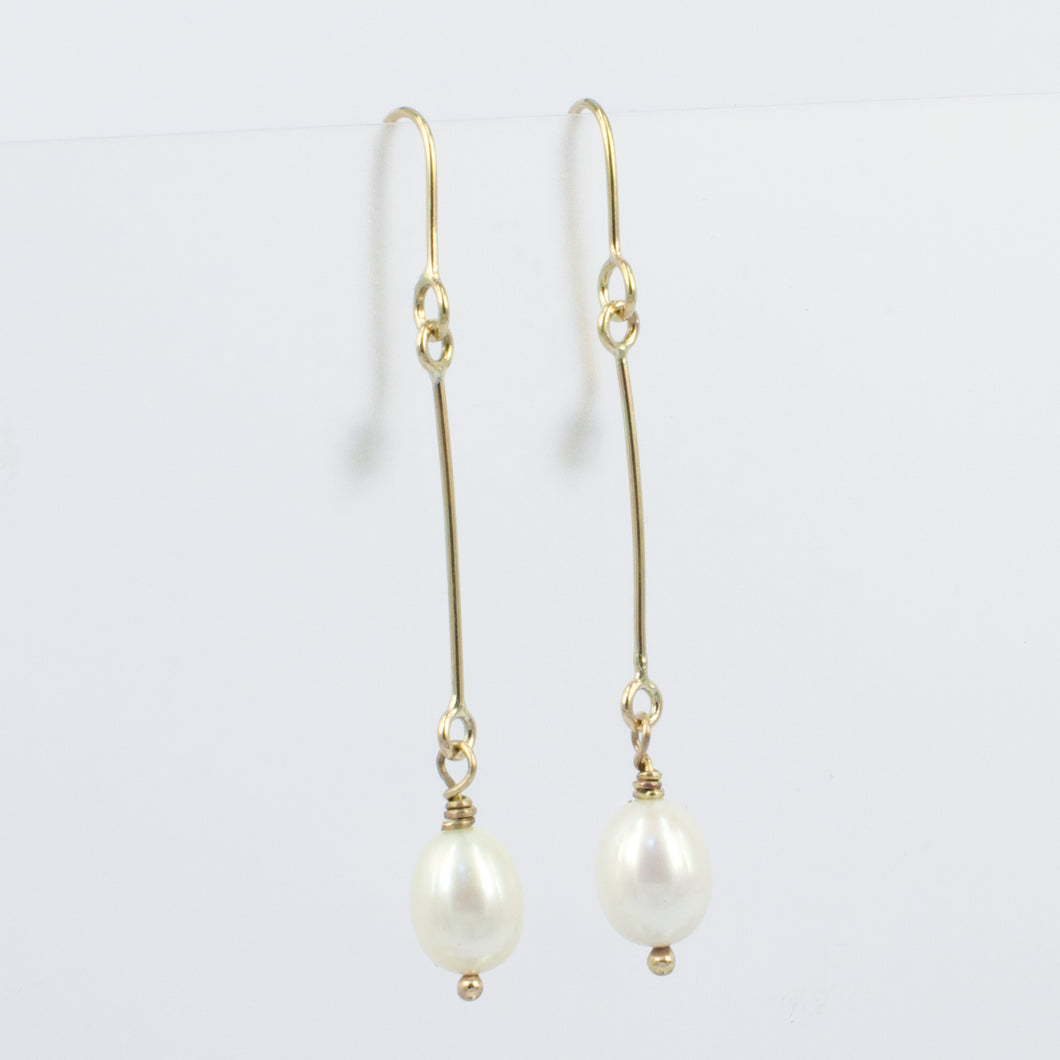 FS237: Gold pearl drop earrings