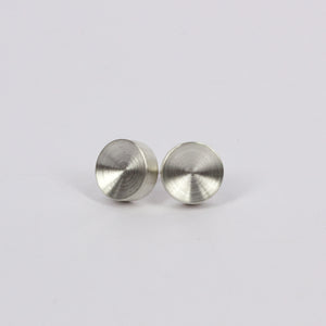 ZR090: Concave stud earrings