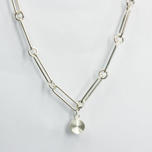 ZR096: Oval link necklace with concave drop