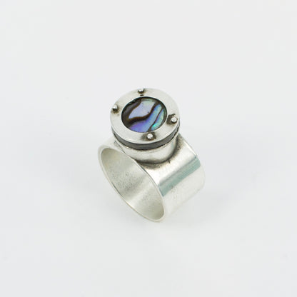 NG74: Poison ring with Pāua top