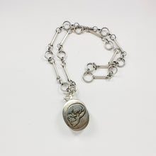 NG77: Cameo locket
