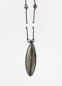 DH50: Black pearl shell pendant