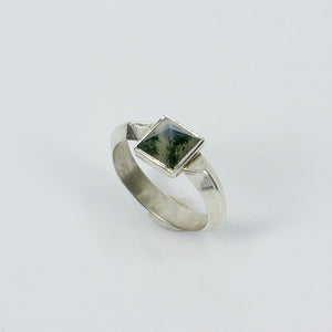 JB116: 'Khufu' faceted moss agate ring