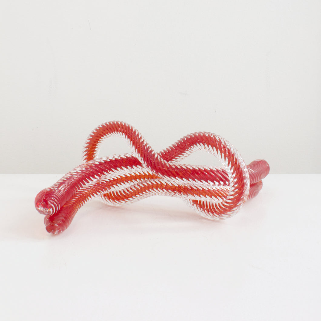 JCU340: Love knot - red