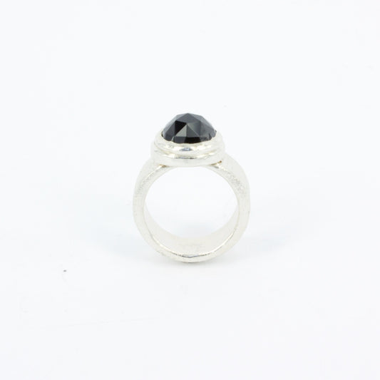 JMU118: Onyx cocktail ring