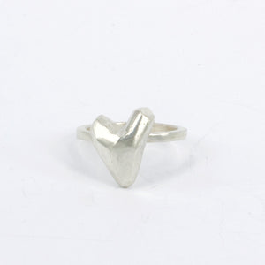 JMU21: Heart on the hand ring