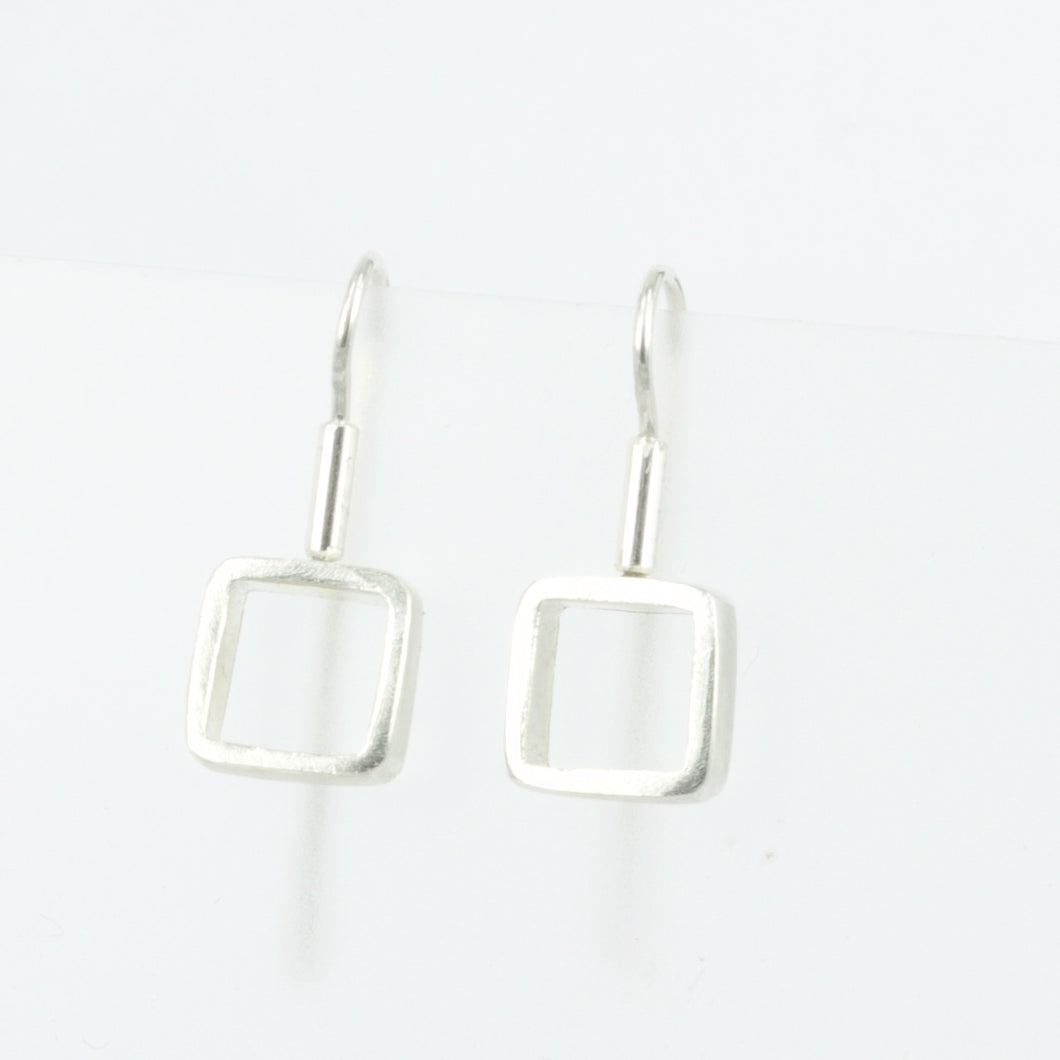 LA17: Square frame earrings