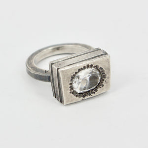 VM94: White topaz ring