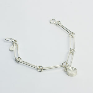 ZR097: Oval link bracelet with concave drop