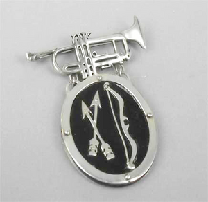 NG54: Conquest brooch - bow and arrow